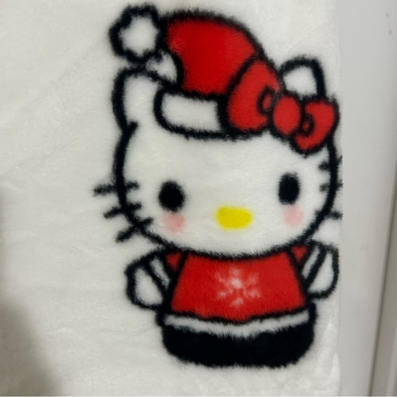 Hello Kitty & Friends Christmas Throw - Picture 3 of 5